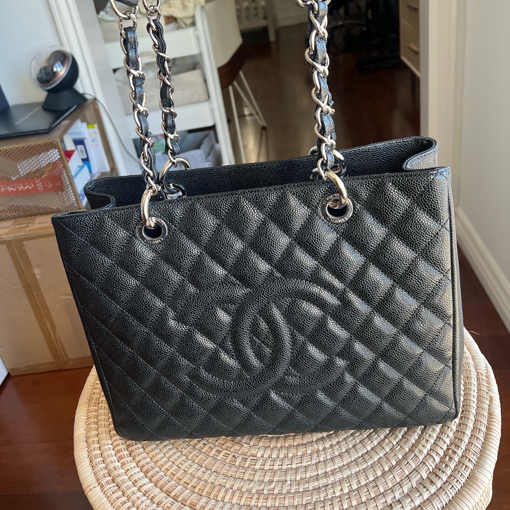 Chanel bag tote